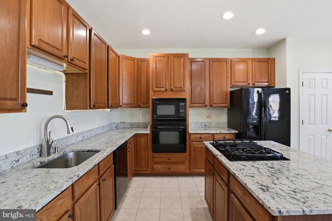 Building Photo - 915 Buttonwood Terrace NE