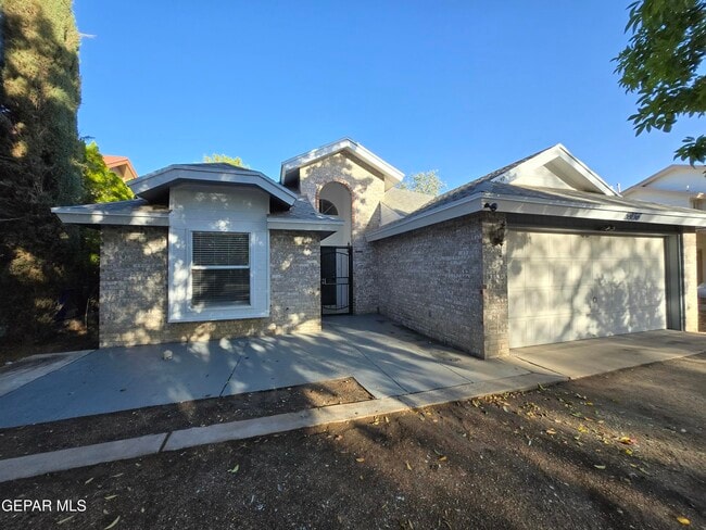 Building Photo - 5936 Oleaster Dr