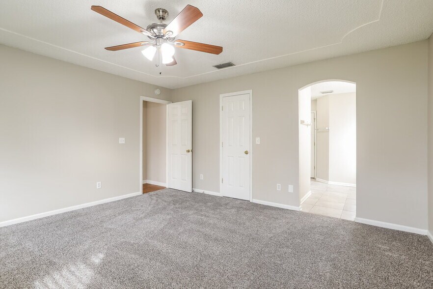 Building Photo - 387 Summit Dr