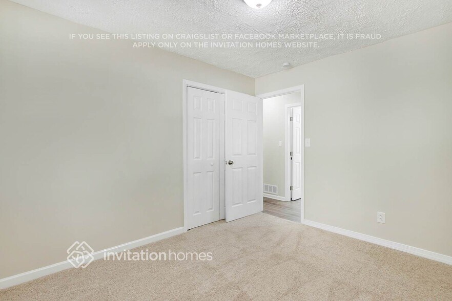 Building Photo - 3330 Scott Dr