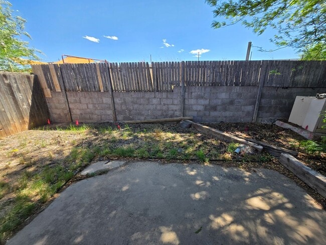 Building Photo - Cozy 2 Bedroom 2 Bath