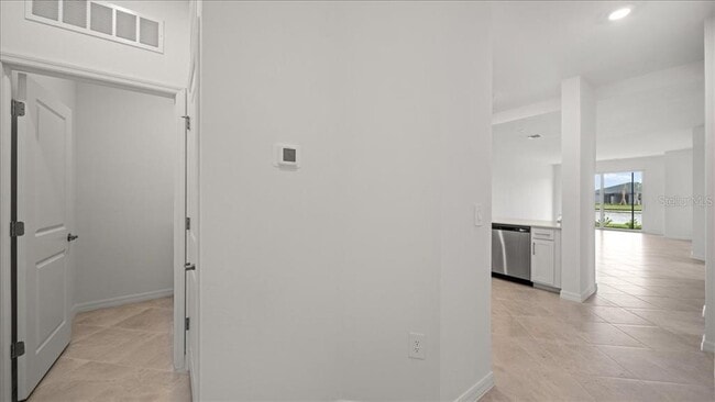Building Photo - 14730 White Pearl Rd