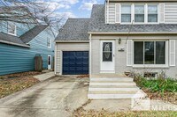 Building Photo - Large bi-level duplex in College Hill