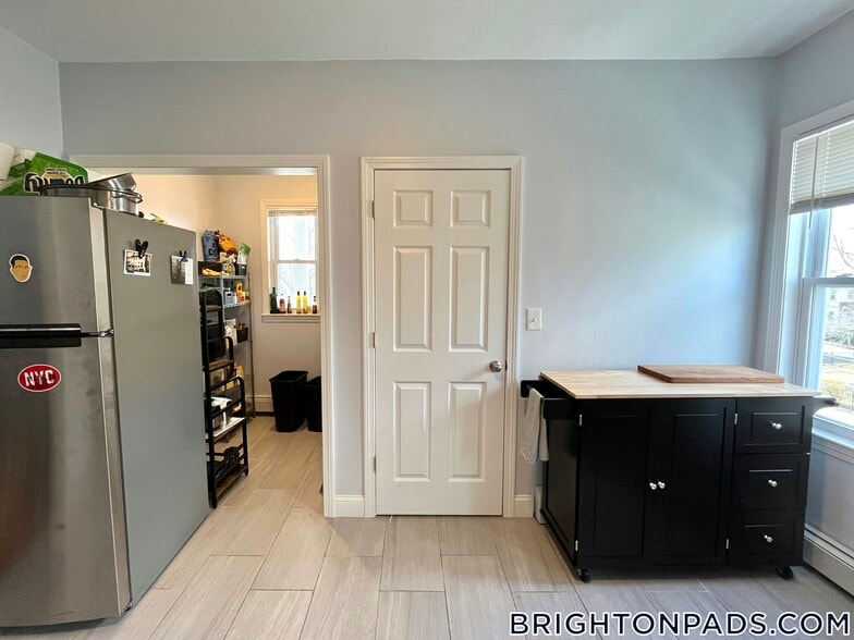 Building Photo - 29 Waverly St