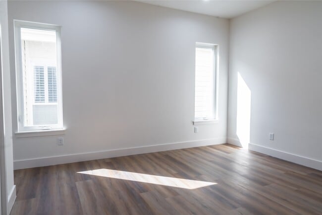 Building Photo - 5614 Larkin St