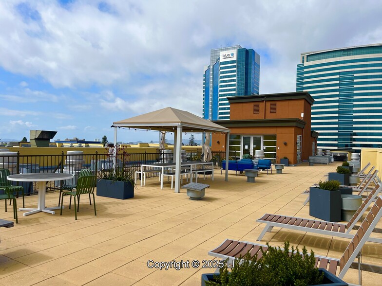Rooftop with WiFi and lounge furniture - 585 9th St