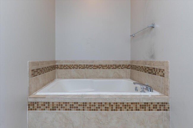 Building Photo - 1333 W Broad St