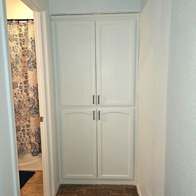 Building Photo - Golf Course Rental Property!