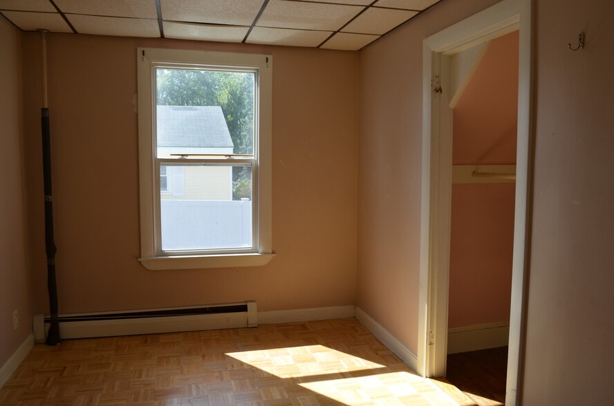 Building Photo - 10 Harborview Ave