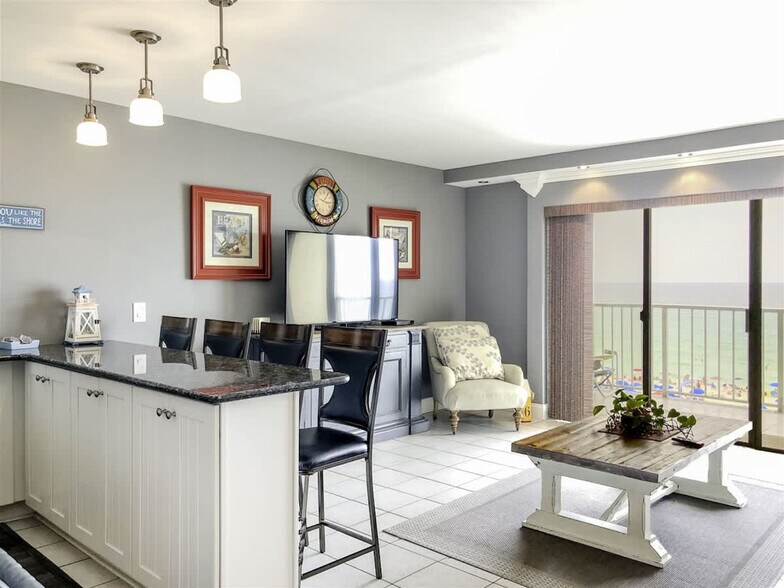Building Photo - 8743 Thomas Dr
