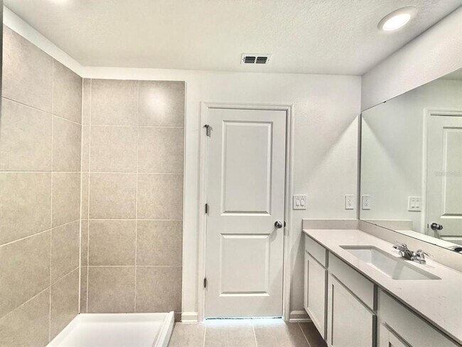 Building Photo - 2122 Chris Dr