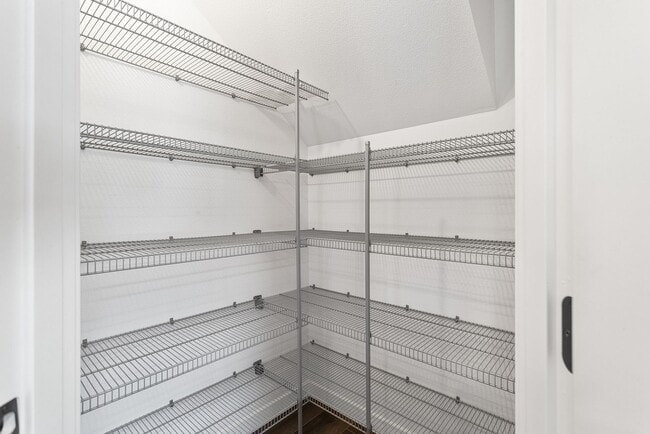 Building Photo - 2022 - Plenty of upgrades !  Access to Pool + Amenities. AC on Main, Walking trails, Nice End uni...