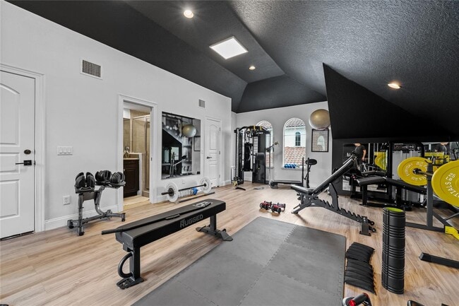 Building Photo - 9343 Tibet Pointe Cir