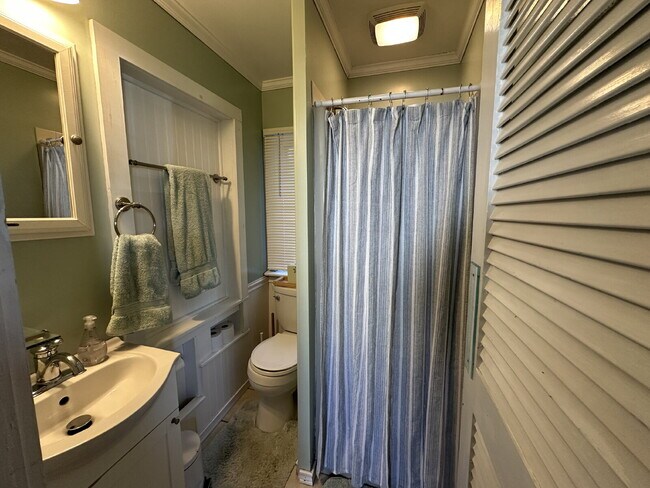Building Photo - 2BR WINTER RENTAL, Fully Furnished– Heat Included, Near Downtown Kennebunkport