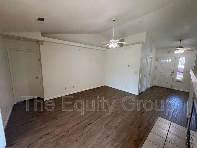 Building Photo - 451 W Marilyn St