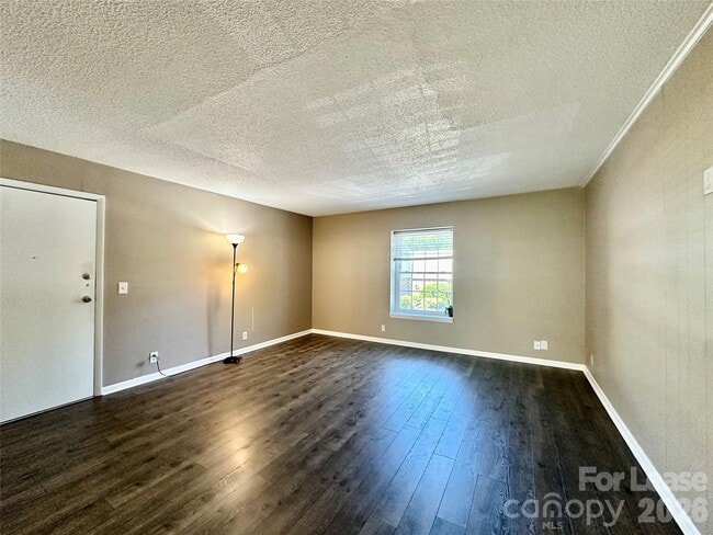 Building Photo - 2638 Park Rd