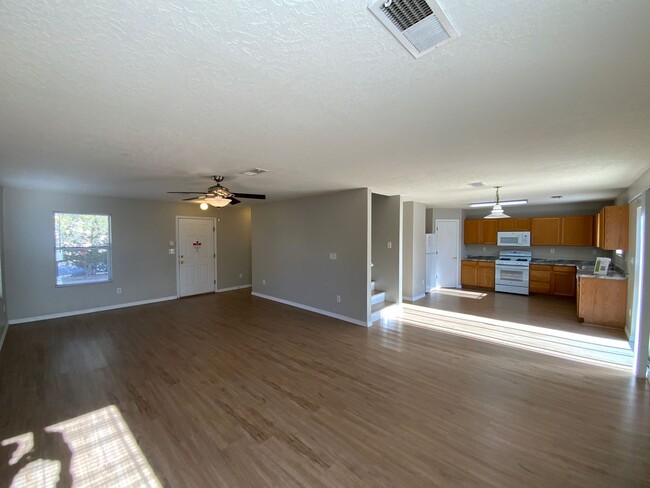 Building Photo - 4 Bedroom Home Available In Ventana Ranch!