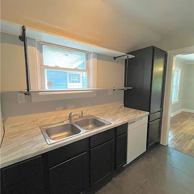 Building Photo - Charming, Updated 3-bedroom 2-bath home!!