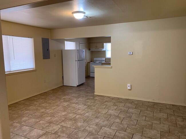 Building Photo - 603 NW Glendale Dr