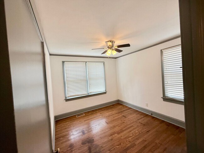 Building Photo - 3BR Normaltown Charmer