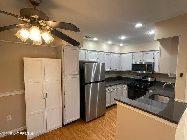 Building Photo - 1121 Roseberry Ct