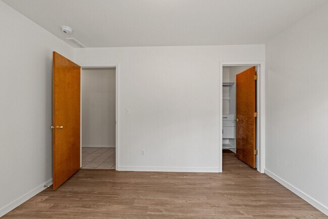 Building Photo - 3408 E 48th Ct