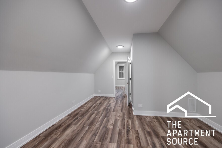 Building Photo - 2937 N Ashland Ave