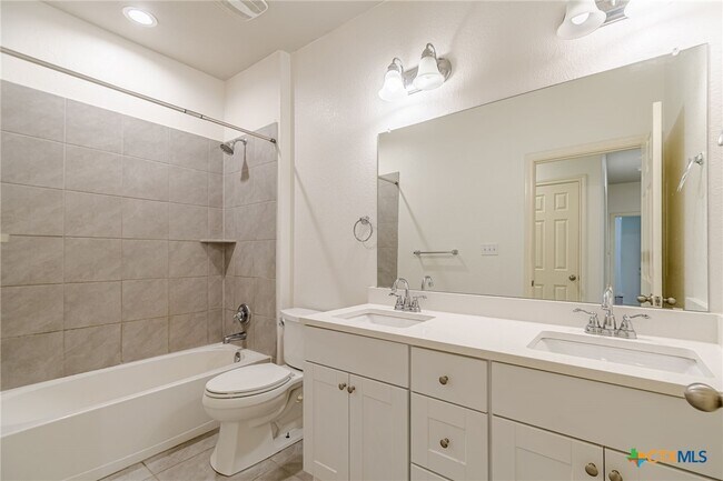 Building Photo - 124 Mary Max Cir