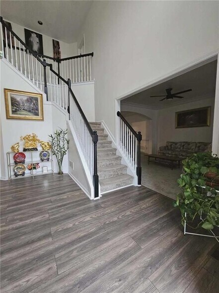 Building Photo - 997 Summer Forest Dr