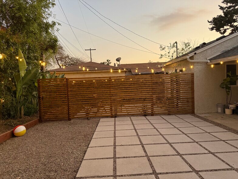 Building Photo - 2460 Glenrose Ave