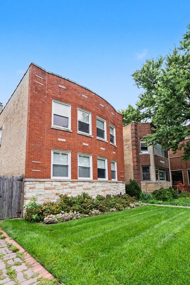Building Photo - 6328 N Whipple St