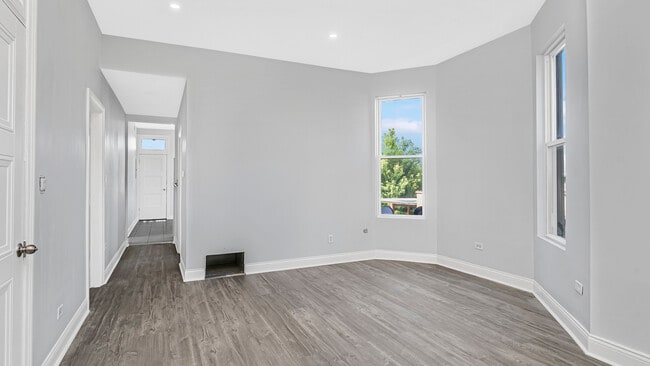 Building Photo - 3227 W Beach Ave