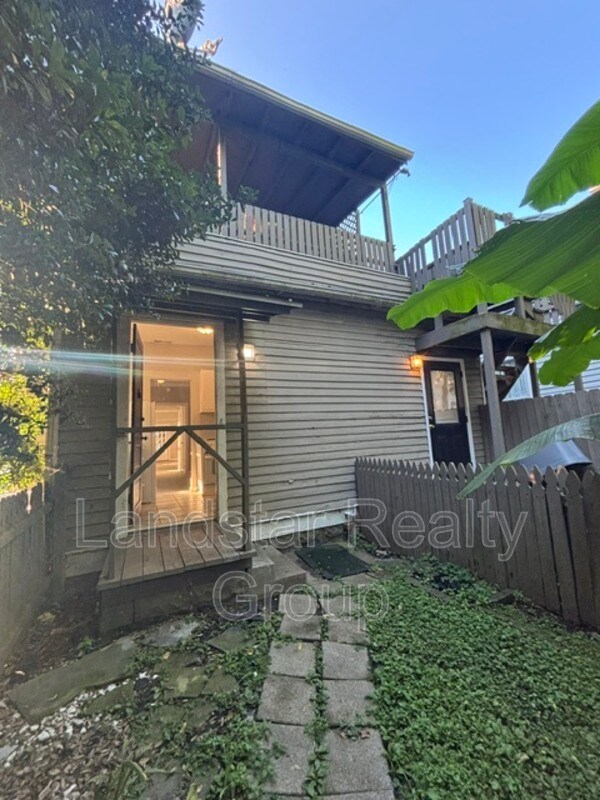 Building Photo - 2127 Grinstead Dr