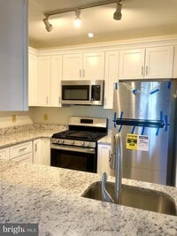 Building Photo - 20292 Beechwood Terrace