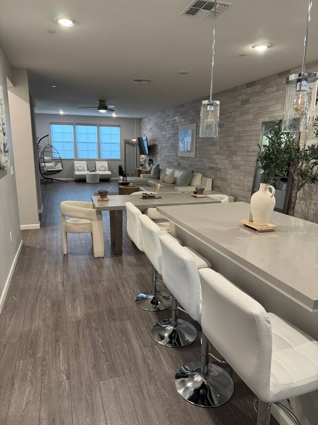 Building Photo - 4 Bed 3 Bath 2 Car Garage