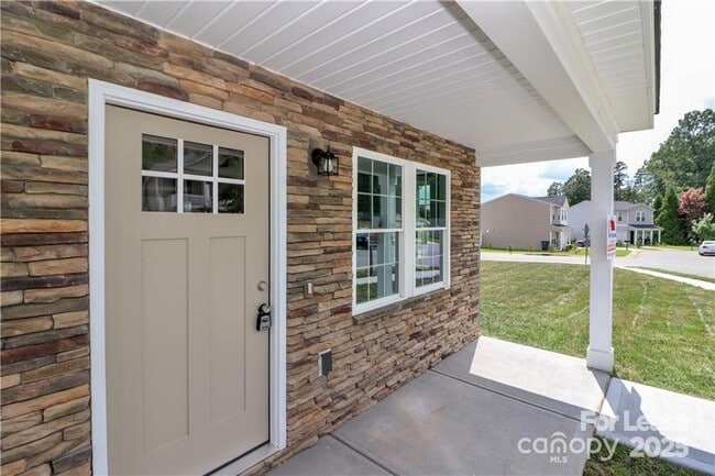 Building Photo - 3973 Newhall Dr NW