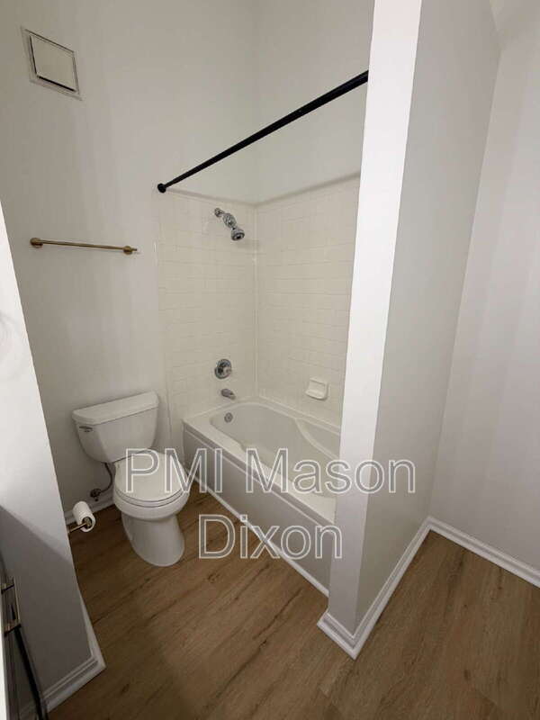 Building Photo - 2404 Sandwich Ct