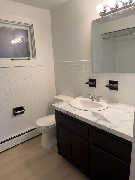 Building Photo - 133 S Main St