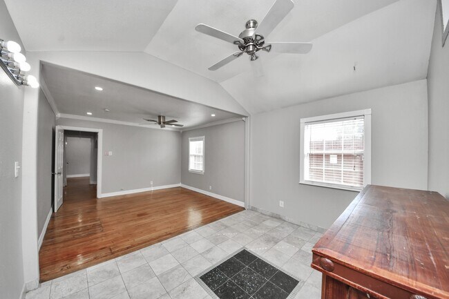 Building Photo - 602 Fostoria Ln
