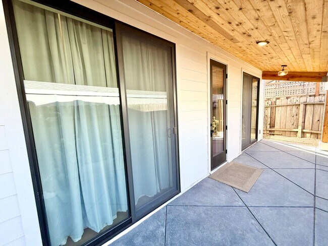 Building Photo - Beautiful Furnished New Construction Calis...