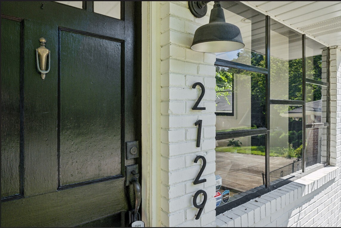 Building Photo - 2129 Arlington Ave NE