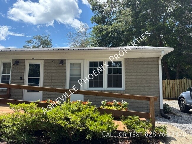 Primary Photo - 203 Hawthorne Ave