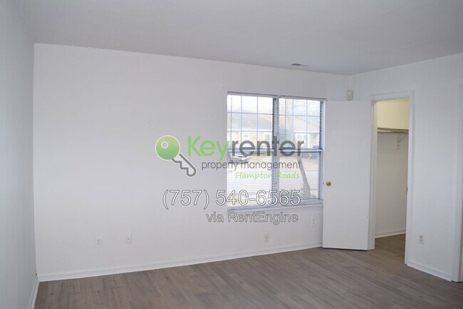Building Photo - 579 Peregrine St