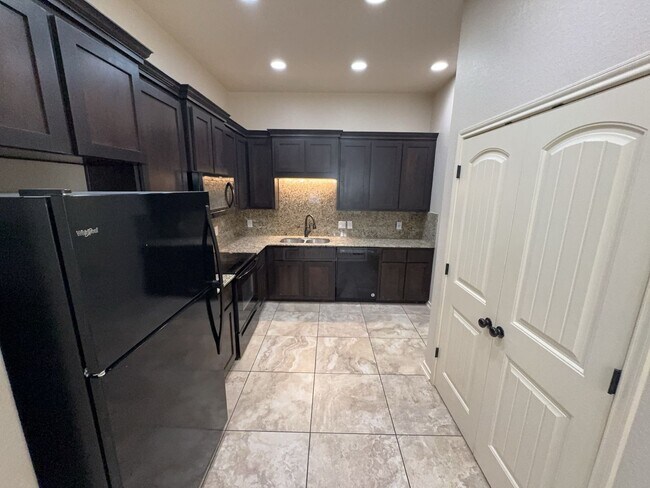Building Photo - 5508 Settlers Ct