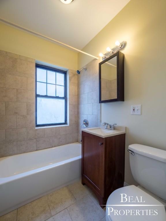 Building Photo - 1 bedroom in CHICAGO IL 60657