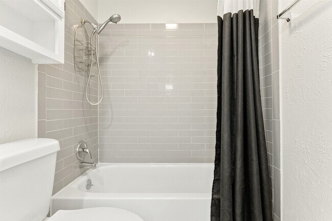 Building Photo - 301 Hallmark Dr