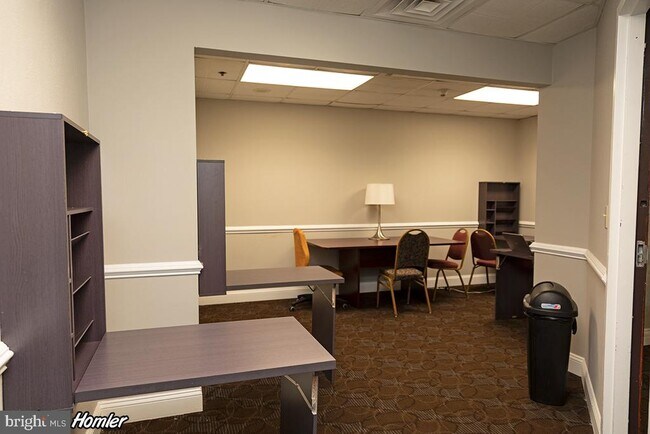 Building Photo - 2001 Hamilton St