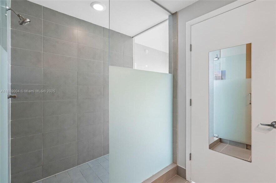 Building Photo - 92 SW 3rd St