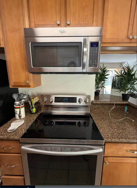 Building Photo - 1000 Estes St