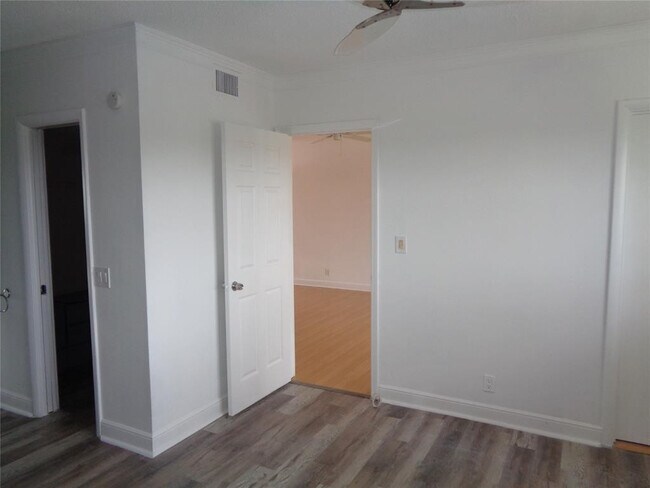 Building Photo - 4200 Crystal Lake Dr